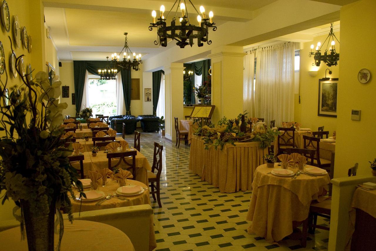 Hotel Arno Chianciano Terme Exterior foto